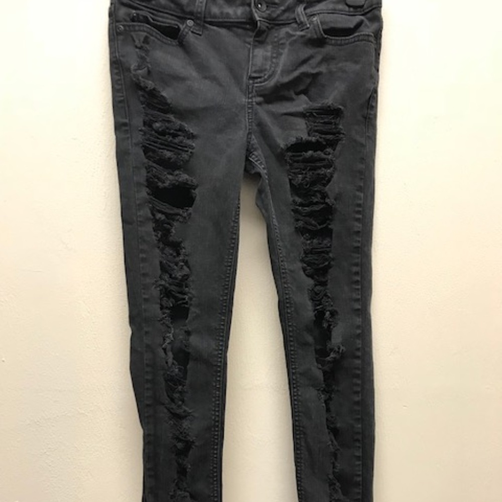 ripped black skinny jeans